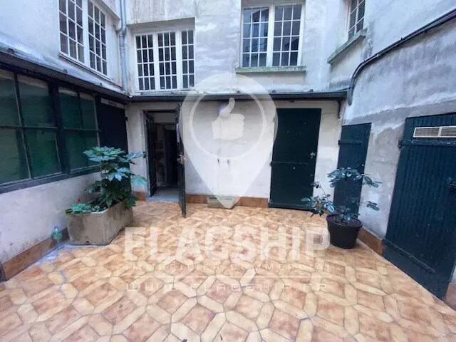 Retail in Paris for lease Interior Photo- Image 1 of 7