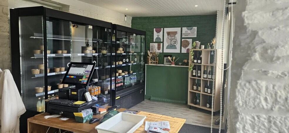 Retail in Bain-de-Bretagne for sale - Interior Photo - Image 2 of 2