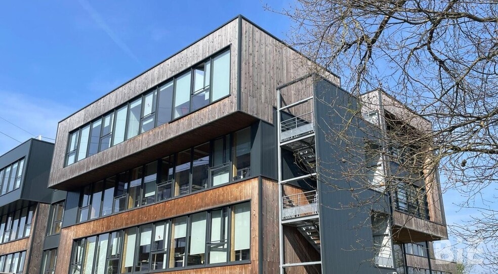 Office in Mérignac for lease - Building Photo - Image 1 of 12