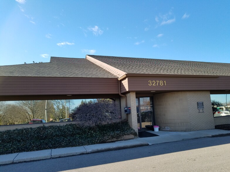 32781-32783 Middlebelt Rd, Farmington Hills, MI for lease - Building Photo - Image 1 of 5