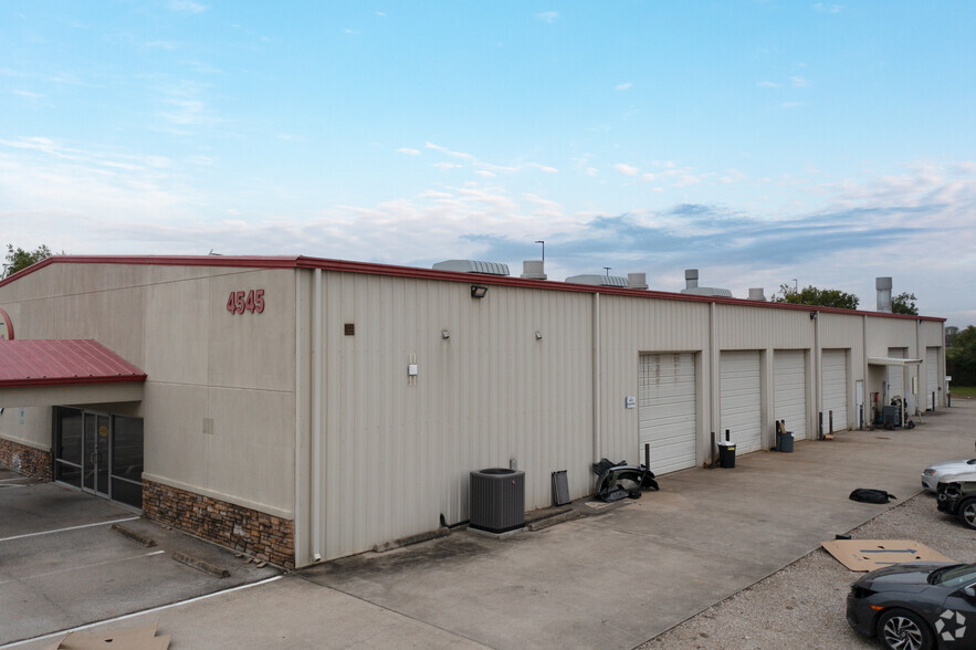 4545 S Sam Houston Pkwy E, Houston, TX for sale - Building Photo - Image 3 of 9