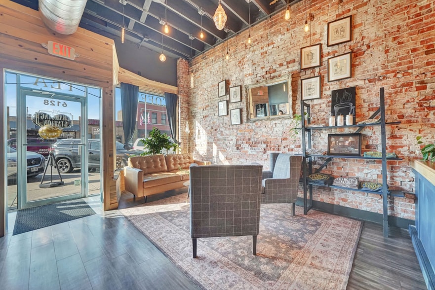 6128 Havelock Ave, Lincoln, NE for sale - Interior Photo - Image 2 of 8