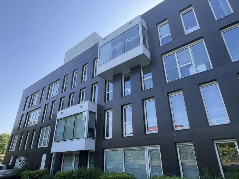 Office in Rennes for lease - Building Photo - Image 1 of 12