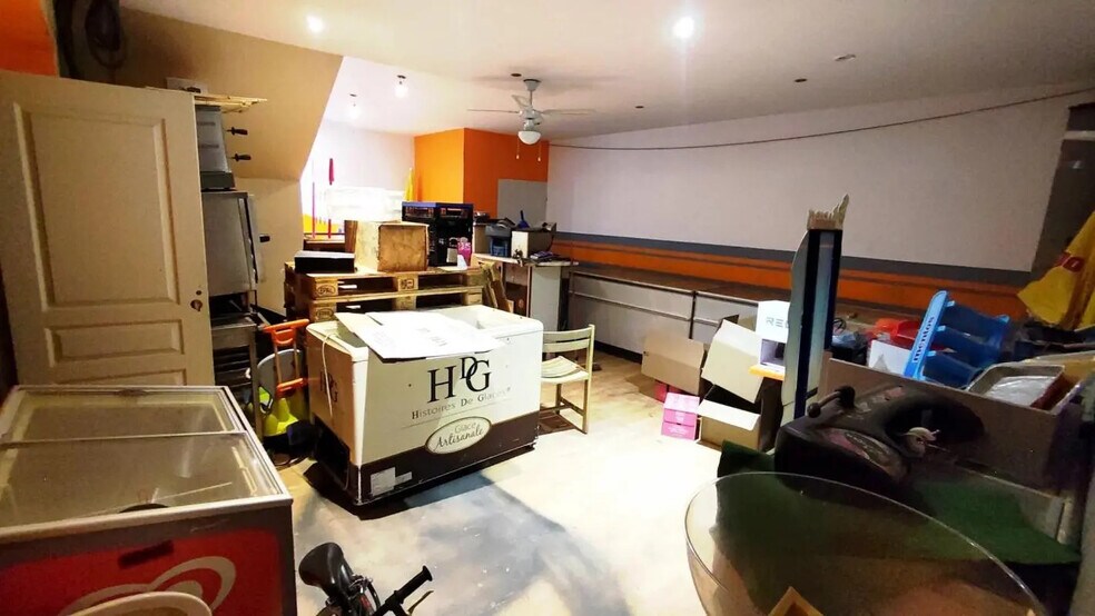 Flex in Nice for lease - Interior Photo - Image 3 of 4