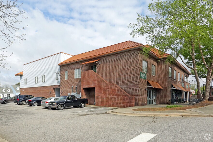 201 W Chatham St, Cary, NC for lease - Building Photo - Image 2 of 4