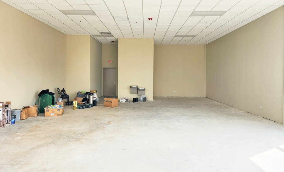 1459 W Schaumburg Rd, Schaumburg, IL for lease - Interior Photo - Image 2 of 9