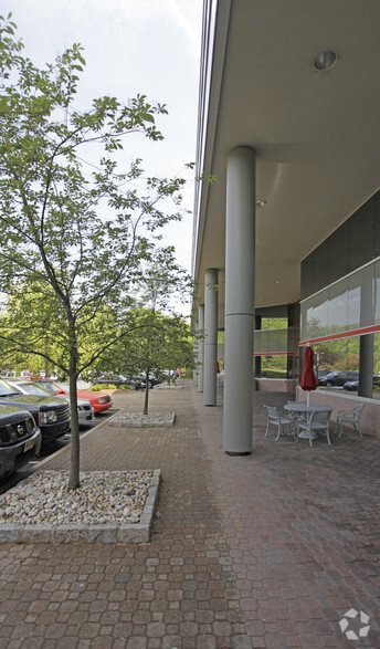 200 Business Park Dr, Armonk, NY for lease - Building Photo - Image 3 of 4