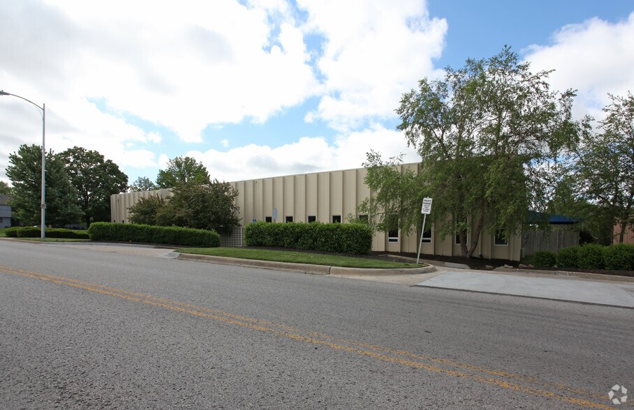 10700 Pflumm Rd, Lenexa, KS 66215