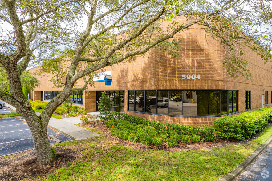 5909 Hampton Oaks Pky, Tampa, FL for lease - Building Photo - Image 2 of 19