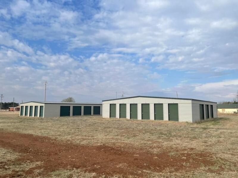 408 4th St, Lone Wolf, OK 73655