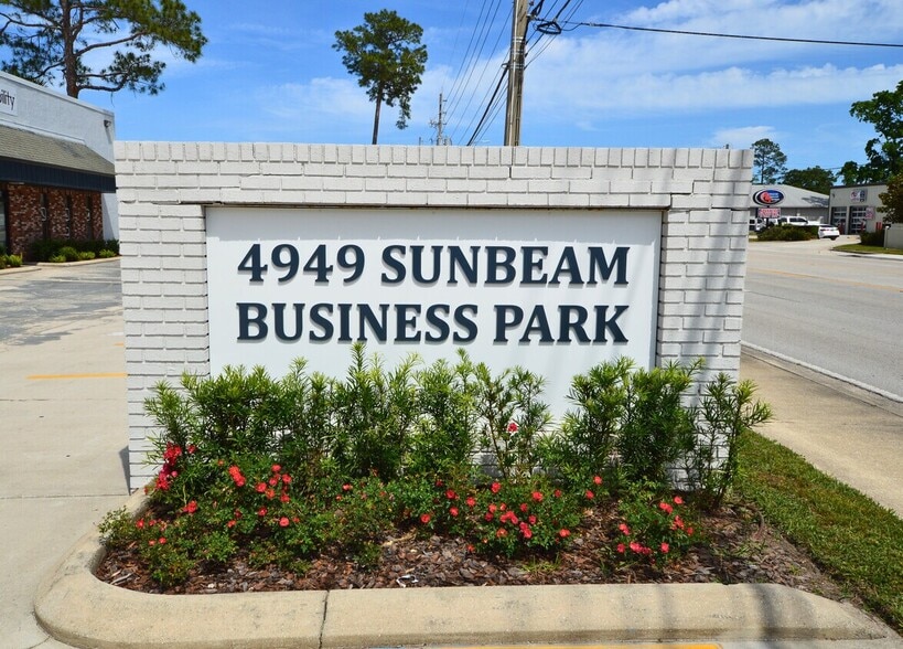 4949 Sunbeam Rd, Jacksonville, FL for lease - Building Photo - Image 1 of 7