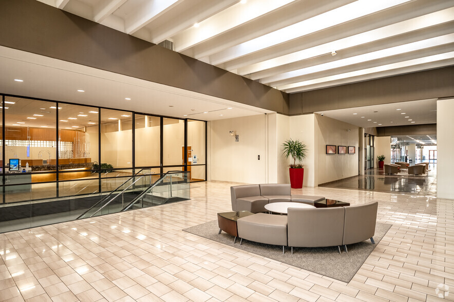 100 N Central Expy, Richardson, TX for lease - Interior Photo - Image 3 of 9