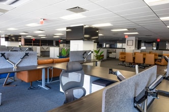 3315 N Oak Tfwy, Kansas City, MO for lease Interior Photo- Image 1 of 6