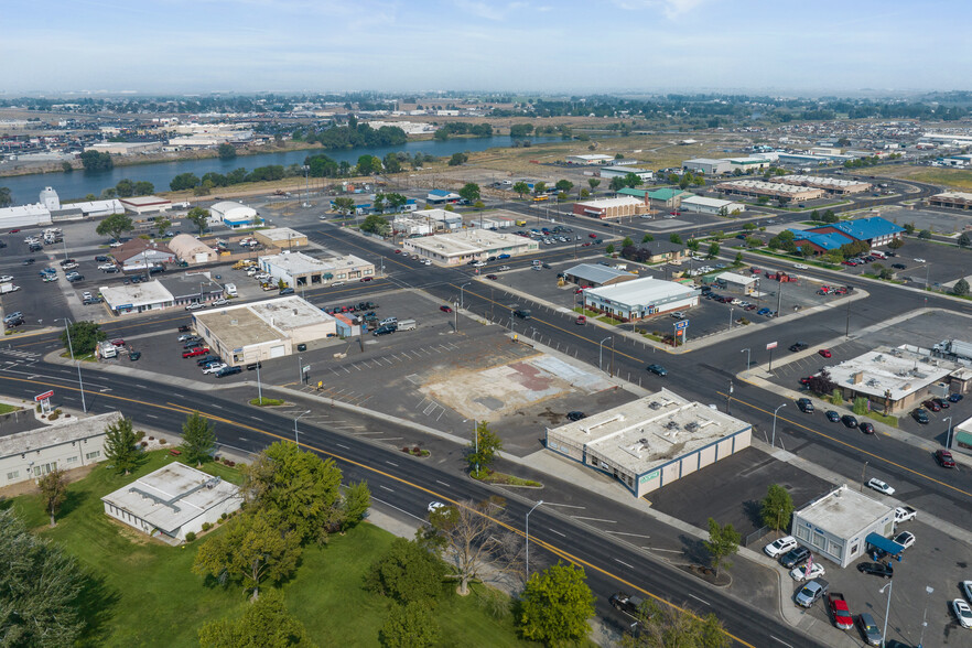 323 S Pioneer Way, Moses Lake, WA for lease - Building Photo - Image 2 of 4