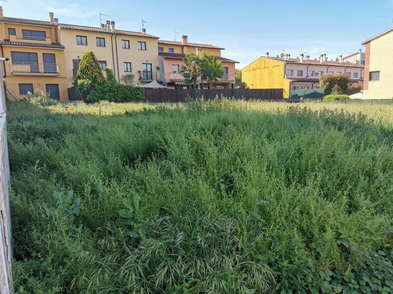 Solares en Roda de Ter portfolio of 3 properties for sale on LoopNet.com - Building Photo - Image 2 of 4