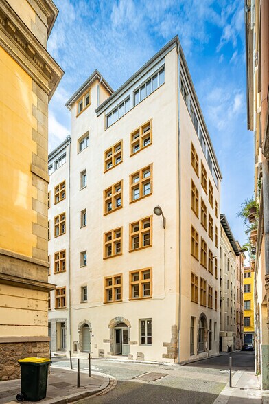 Retail in Lyon for lease - Primary Photo - Image 1 of 1