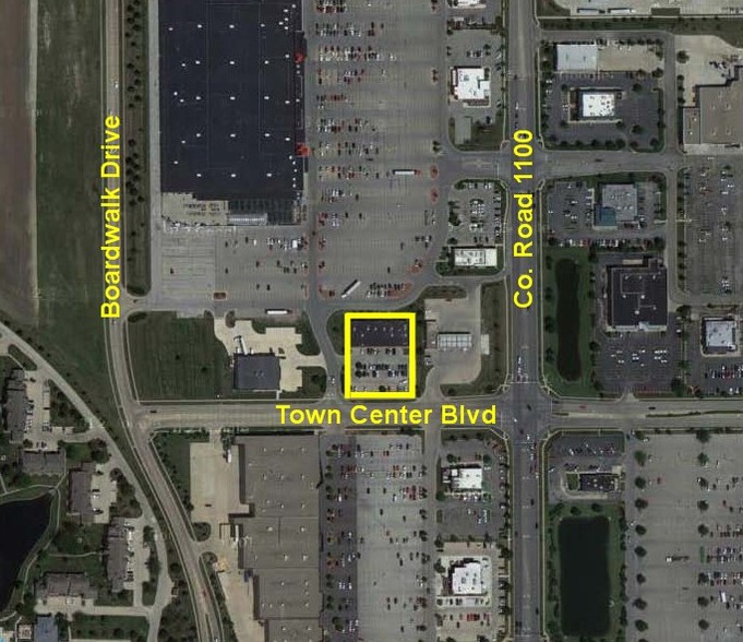 908-914 W Town Center Blvd, Champaign, IL for lease - Building Photo - Image 2 of 9