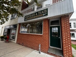 37 E Main St, Oyster Bay, NY for lease Interior Photo- Image 2 of 18