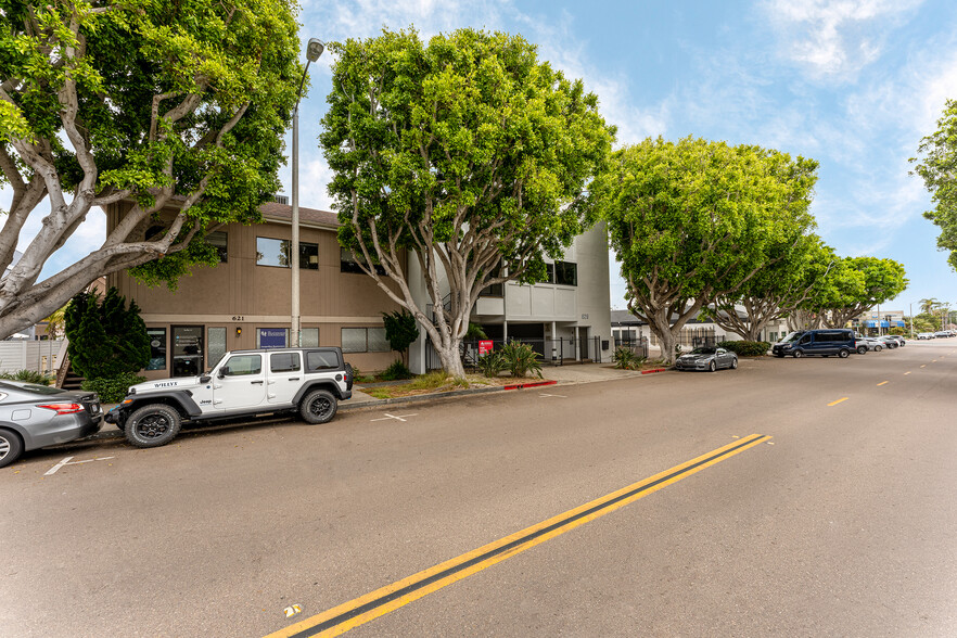 629 2nd St, Encinitas, CA for lease - Building Photo - Image 2 of 4