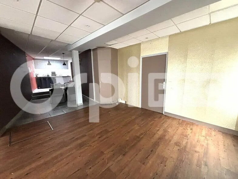 Retail in Beauvais for sale - Interior Photo - Image 3 of 7