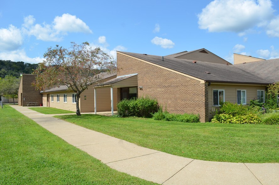 319 W Union St, Athens, OH for sale - Building Photo - Image 1 of 1