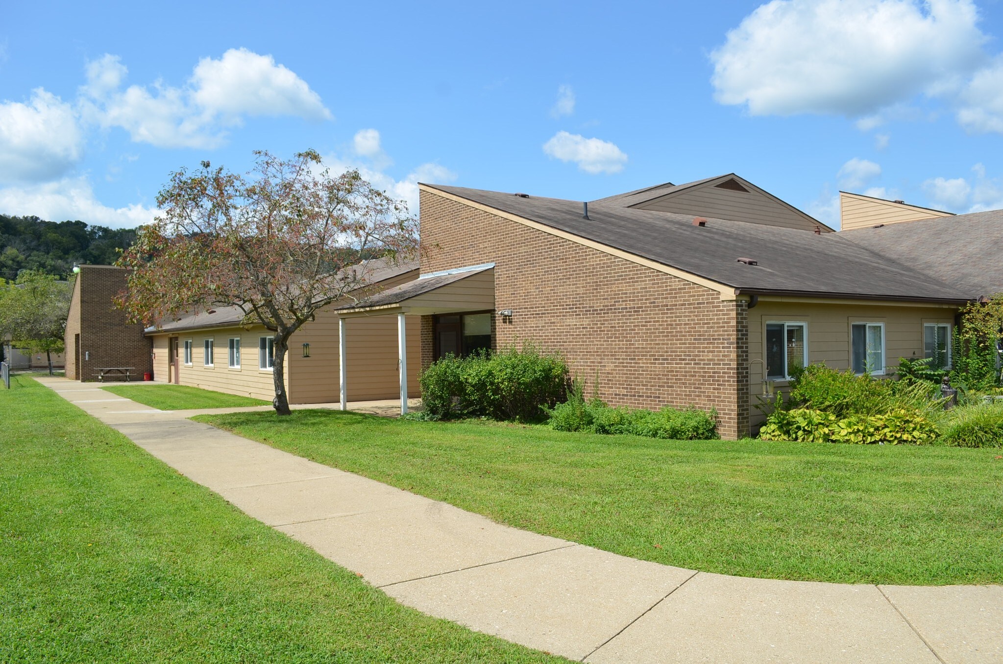 319 W Union St, Athens, OH for sale Building Photo- Image 1 of 1