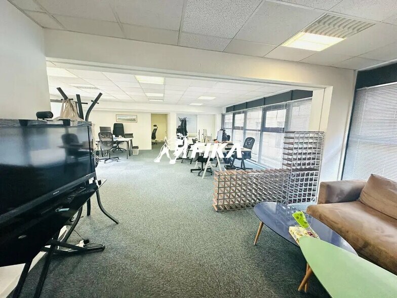 Office in Bordeaux for lease - Interior Photo - Image 2 of 5