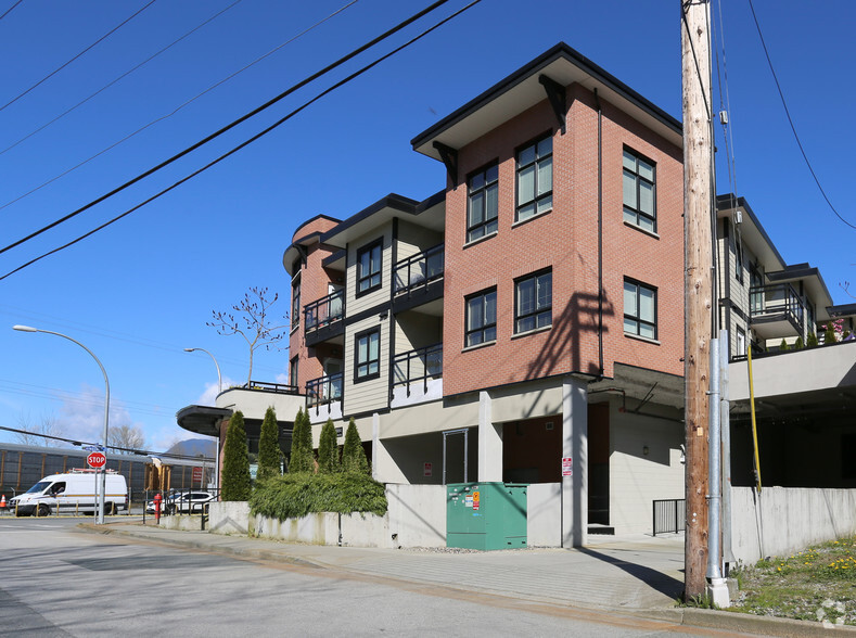 2664 Kingsway Ave, Port Coquitlam, BC for sale - Building Photo - Image 3 of 3