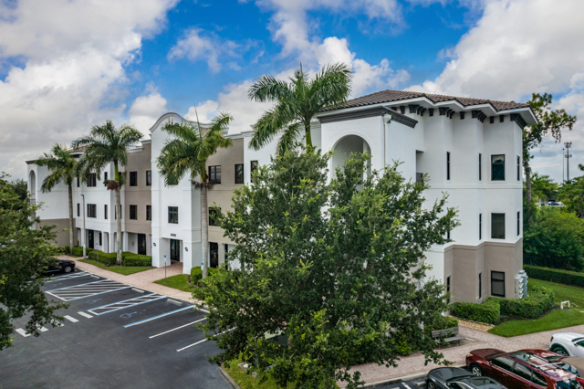 2590 Northbrooke Plaza Dr, Naples, FL for sale - Primary Photo - Image 1 of 1