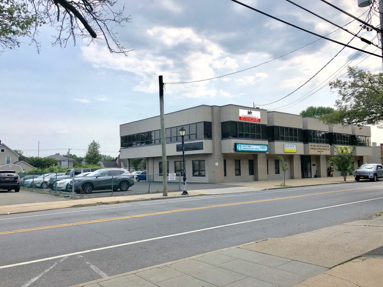 346 Westbury Ave, Carle Place, NY 11514