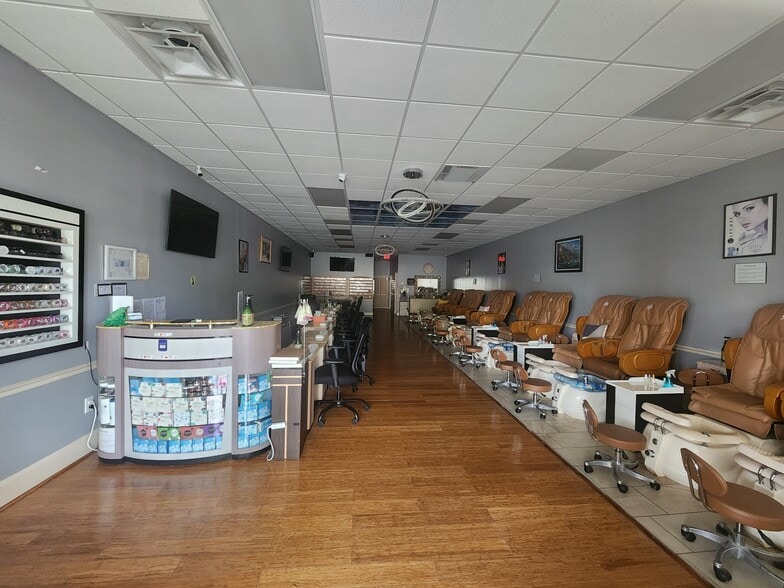 1275 Powers Ferry Rd SE, Marietta, GA for lease - Interior Photo - Image 2 of 13