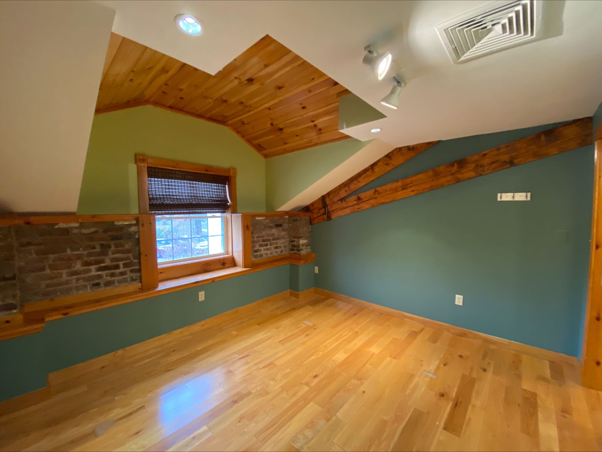 92 N Summit St, Southington, CT for lease Interior Photo- Image 1 of 5