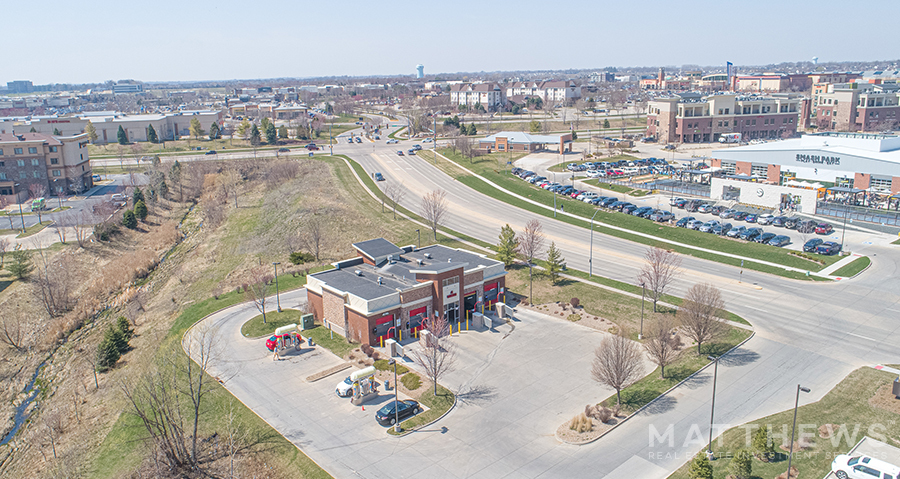 6604 Coachlight Dr, West Des Moines, IA for sale - Building Photo - Image 3 of 9