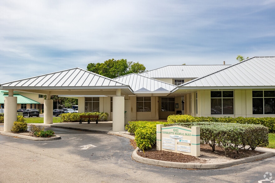 681 Goodlette Rd N, Naples, FL for lease - Building Photo - Image 3 of 5