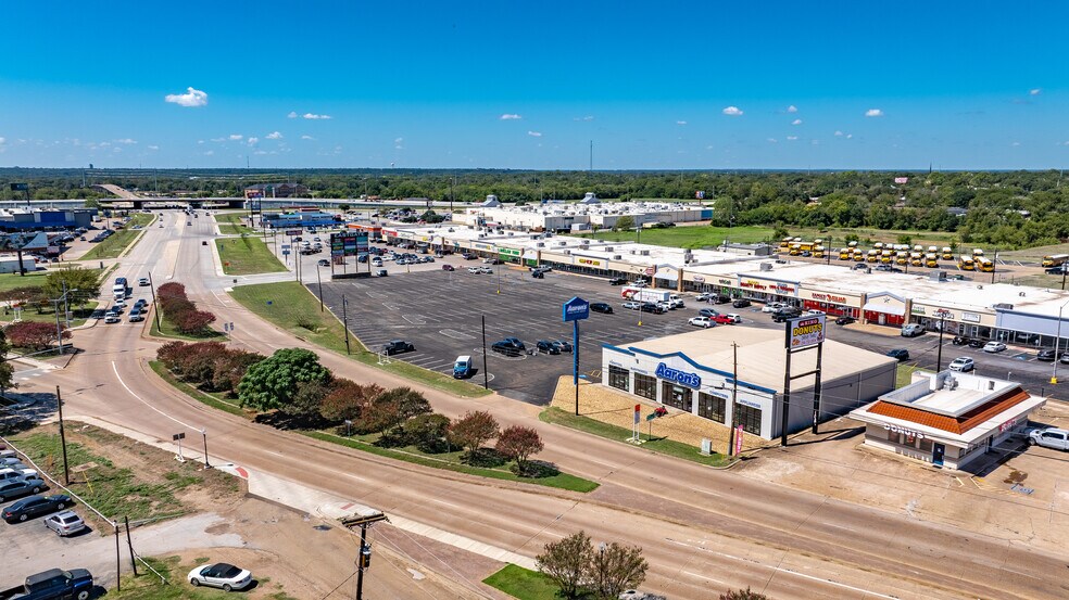 101-185 Eastgate Plz, Waco, TX for lease - Building Photo - Image 2 of 6