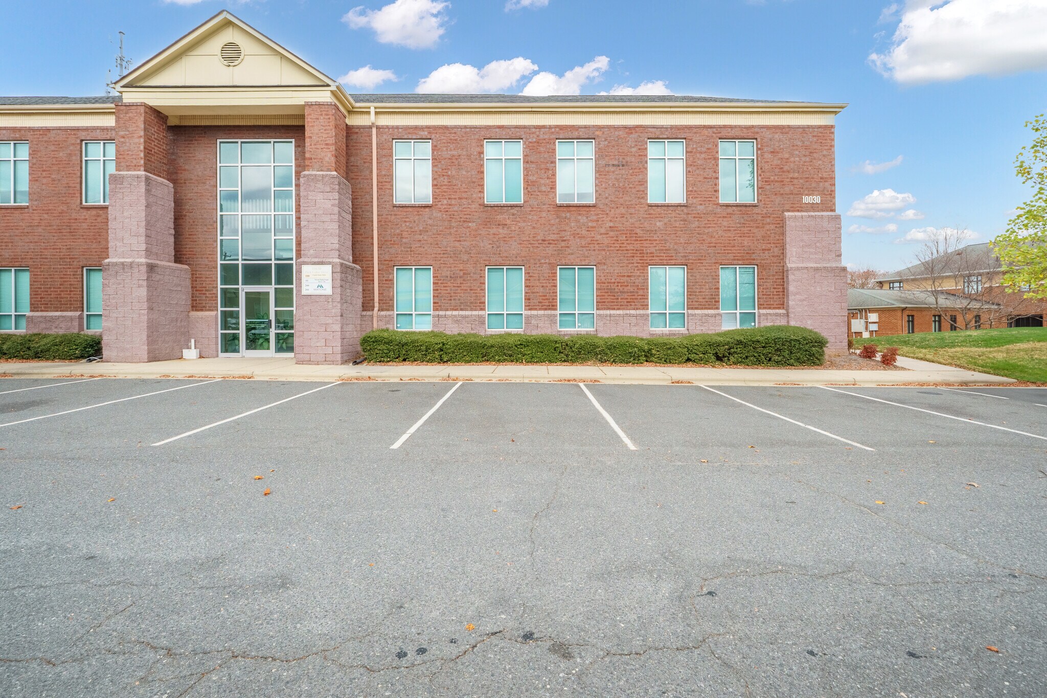 10030 Park Cedar Dr, Charlotte, NC for lease Building Photo- Image 1 of 1