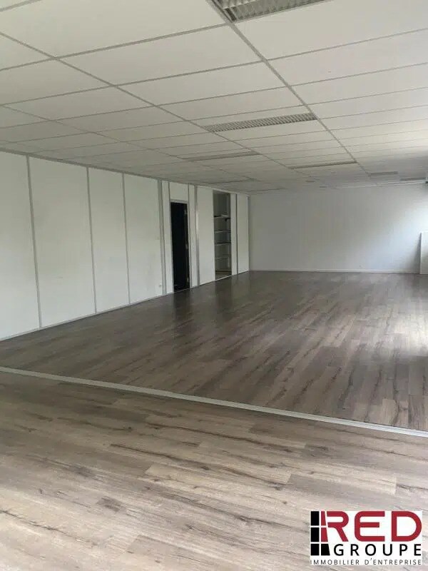Office in Meyreuil for lease Building Photo- Image 1 of 4