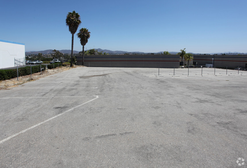 N Melrose Dr, Vista, CA for lease - Primary Photo - Image 1 of 4