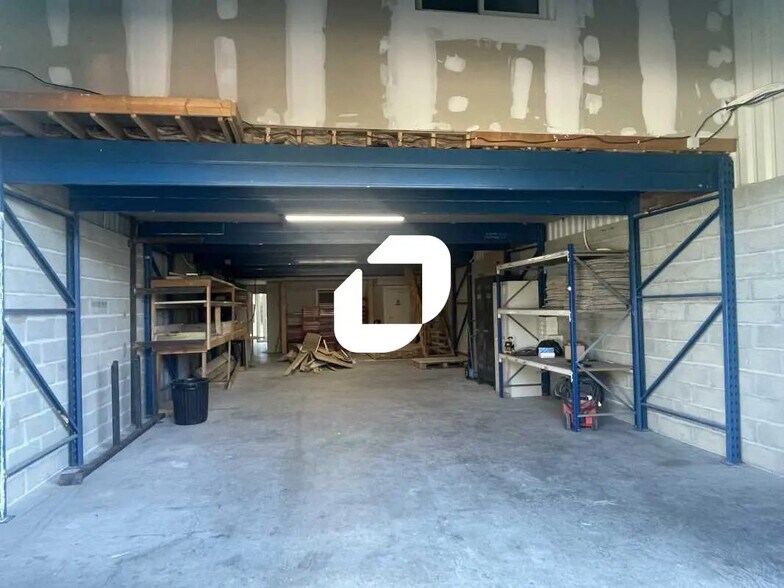 Office in SAINT-JEAN-D'ILLAC for lease - Interior Photo - Image 2 of 8