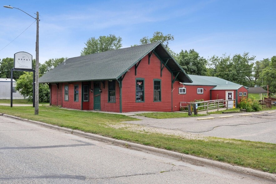 511 Fergus Ave, Erhard, MN for sale - Building Photo - Image 1 of 39