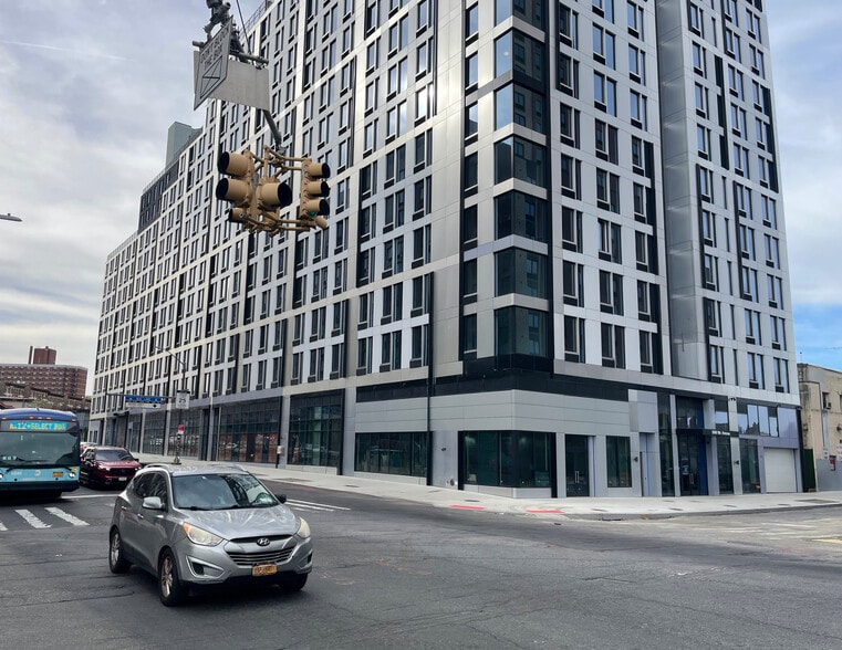 401 W 207th St, New York, NY for lease - Building Photo - Image 2 of 5