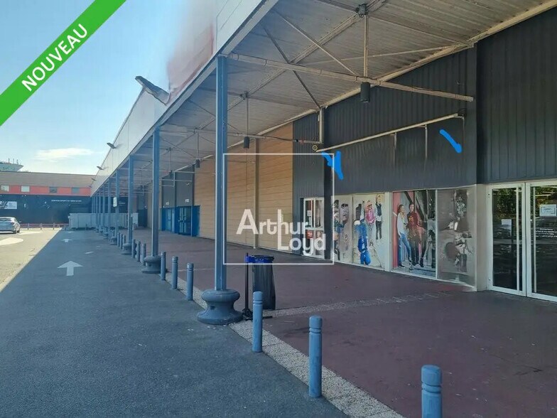 Retail in Savigny-le-Temple for lease - Building Photo - Image 1 of 4