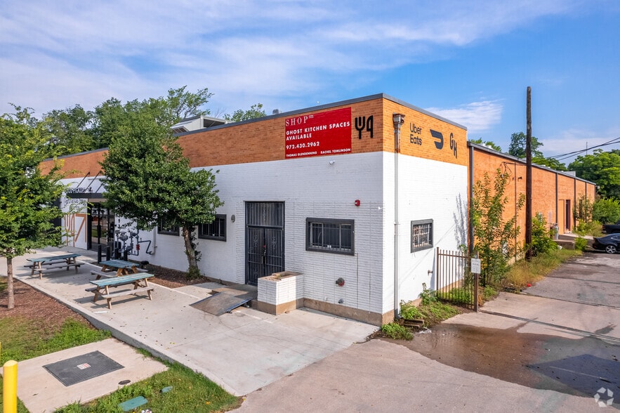 921 W Commerce St, Dallas, TX for lease - Building Photo - Image 2 of 19