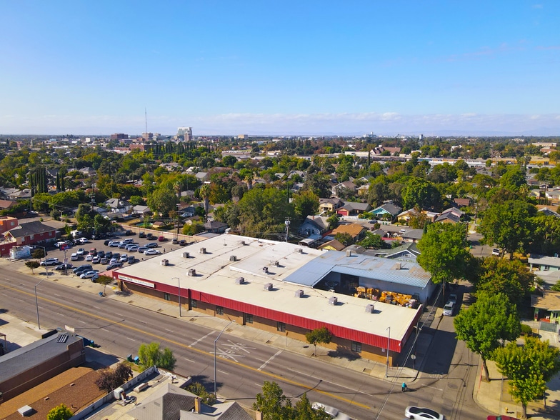 Prime Retail Corridor Opportunity portfolio of 3 properties for sale on LoopNet.com - Building Photo - Image 2 of 8