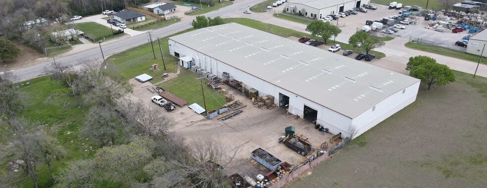 300 Industrial Blvd, Mansfield, TX for lease - Building Photo - Image 3 of 18