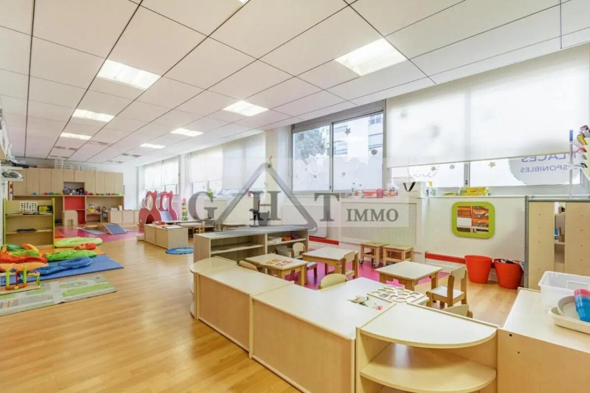 Retail in Vincennes for sale Interior Photo- Image 1 of 6