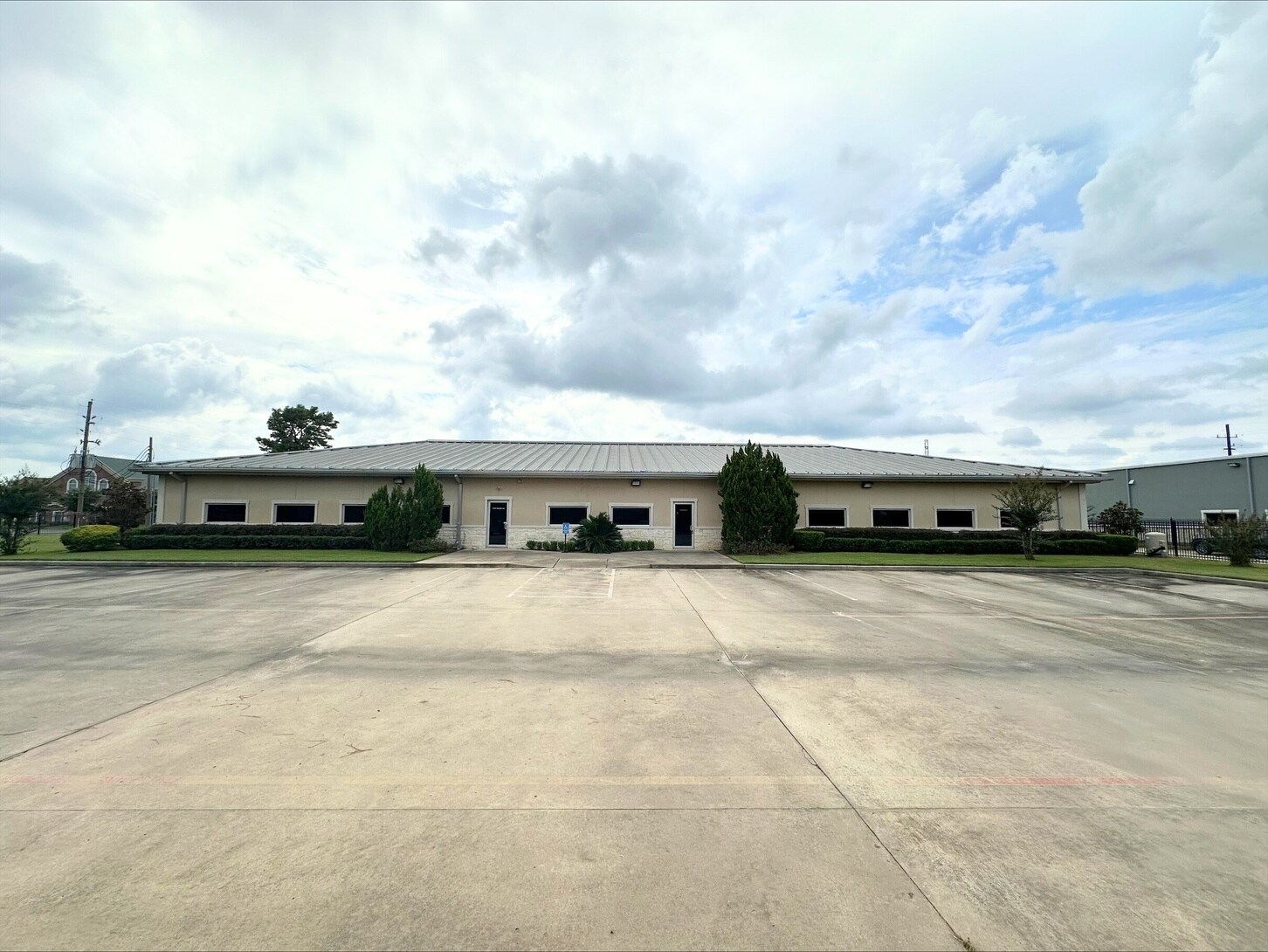 21613 Rhodes Rd, Spring, TX for lease Building Photo- Image 1 of 8