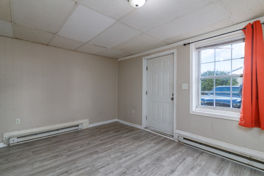 7576 Old Peppers Ferry Loop, Fairlawn, VA for sale - Building Photo - Image 3 of 3