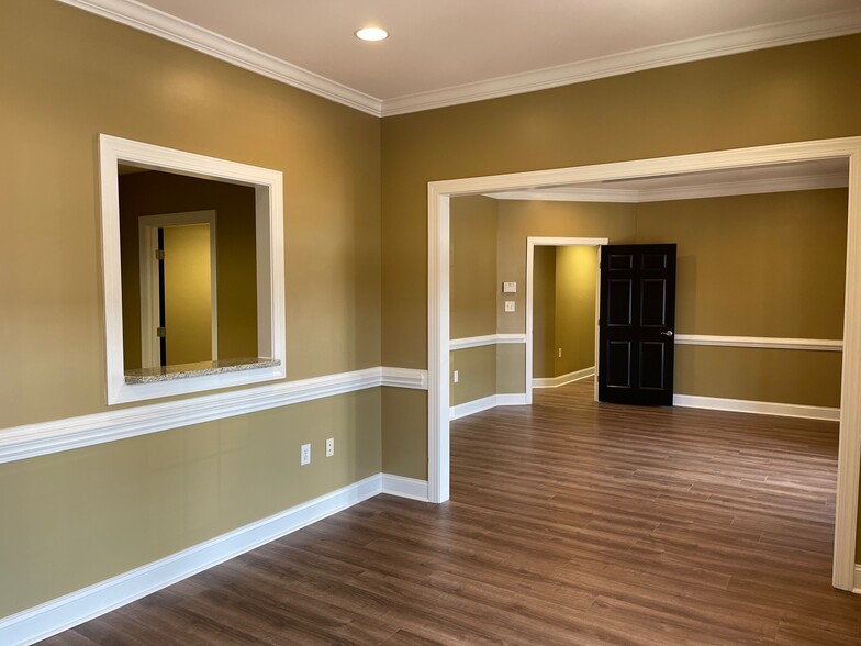 2977 Crouse Ln, Burlington, NC for lease - Interior Photo - Image 3 of 12