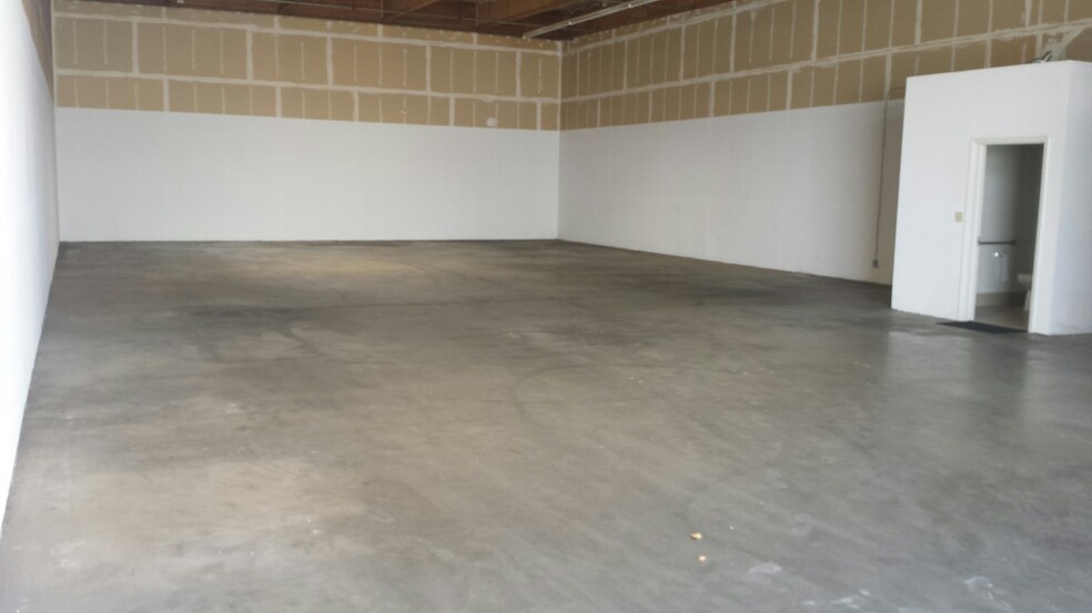 1031 Aldridge Rd, Vacaville, CA for lease - Interior Photo - Image 3 of 4